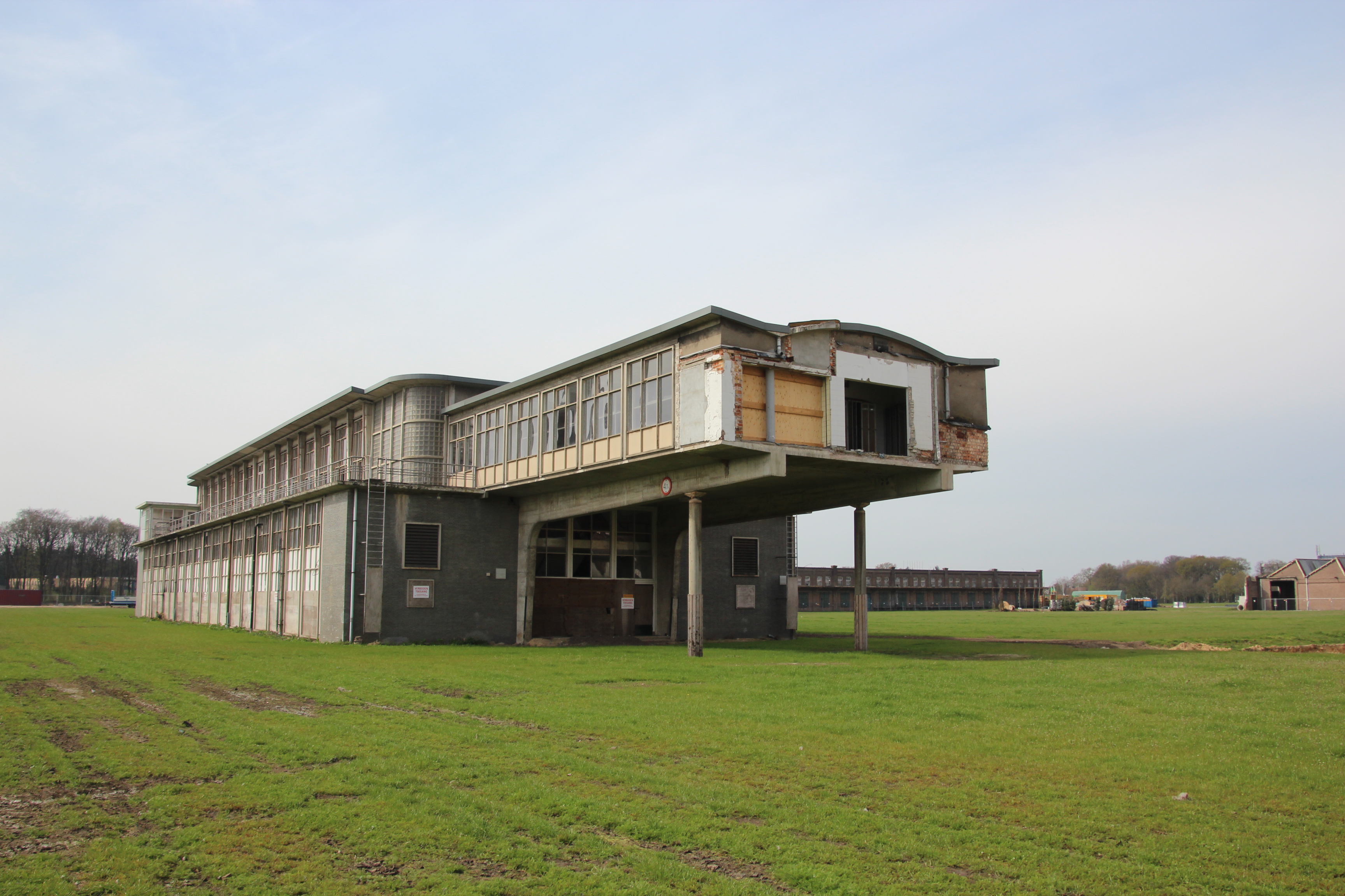 ENKA-Ede Te handhaven gebouw